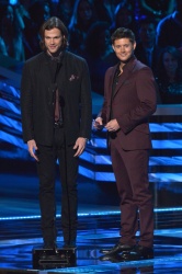 Jensen Ackles & Jared Padalecki - 39th Annual People's Choice Awards at Nokia Theatre in Los Angeles (January 9, 2013) - 170xHQ MTz8TsoC
