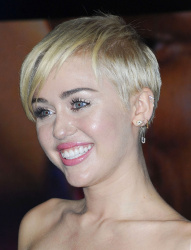 Miley Cyrus - 2014 MTV Video Music Awards in Los Angeles, August 24, 2014 - 350xHQ MawltVbc
