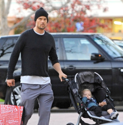 Josh Duhamel - take his son for shopping - December 26, 2014 - 12xHQ MeytpoCg