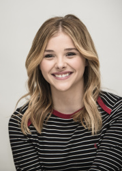Chloe Moretz - "Carrie" press conference portraits by Armando Gallo (Hollywood, October 6, 2013) - 28xHQ N0M8jtfh