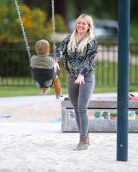 Hilary Duff - at Coldwater Canyon Park in Beverly Hills, 23 января 2015 (30xHQ) NIequFcw