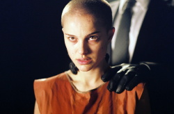 Natalie Portman - постеры и промо стиль к фильму "V for Vendetta («V» значит Вендетта)", 2006 (42xHQ) OZxKc1Ps