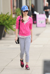 Miranda Cosgrove - Out and about in LA, 22 января 2015 (25xHQ) OmlJ0vTI