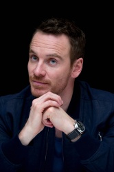 Michael Fassbender - X-Men: Days of Future Past press conference portraits (New York, May 9, 2014) - 26xHQ OuDeWcsv