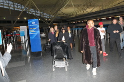 Kim Kardashian - At JFK Airport in New York City with Kanye West (2015. 02. 09) (44xHQ) P5OwCTik