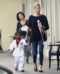 Charlize Theron - spotted taking her son Jackson to his karate class in Los Angeles, California on February 23, 2015 (15xHQ) PGrWZUjR