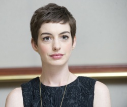 Anne Hathaway - The Dark Knight Rises press conference portraits by Magnus Sundholm (Beverly Hills, July 08, 2012) - 10xHQ PScrXXBO