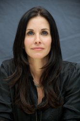 Courteney Cox - Cougar Town press conference portraits by Vera Anderson (Beverly Hills, October 29, 2010) - 8xHQ PdRhCjzL
