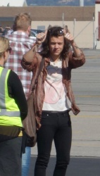 Harry Styles, Niall Horan and Liam Payne - Arriving in Adelaide, Australia - February 17, 2015 - 12xHQ Q7yk8Q5k