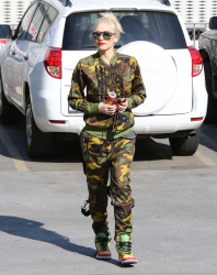 Gwen Stefani - Out and about in LA, 19 января 2015 (24xHQ) RXm1iSDS