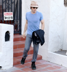 Ian Somerhalder - Leaving Nikki Reed's house in Los Angeles (July 25, 2014) - 25xHQ Rf4GHzEI