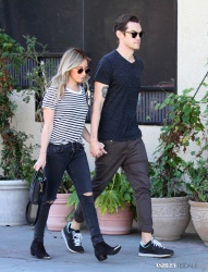 Ashley Tisdale - Out for breakfast with Chris in Studio City - February 14, 2015 (24xHQ) TBdvxZ8w