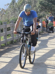 Josh Duhamel - took his son Axl for a bike ride in Santa Monica - March 7, 2015 - 32xHQ TWn7UMCT
