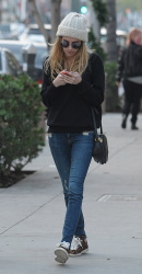 Emma Roberts - Out and about in Beverly Hills, 12 января 2015 (23xHQ) TzfF8dUq