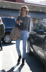Alessandra Ambrosio - at the Brentwood Country Mart in Los Angeles (2015.03.02.) (15xHQ) U8DF2P0f