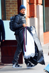 Josh Duhamel - Josh Duhamel - is spotted out and about in New York City, New York - February 24, 2015 - 26xHQ UOb1ELD4