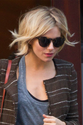 Sienna Miller - is seen leaving her hotel and heading to a business meeting in New York City, 12 января 2015 (21xHQ) UP8oOyGM