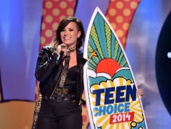 Demi Lovato and Cher Lloyd - Performing Really Don't Care at the Teen Choice Awards. August 10, 2014 - 45xHQ VpiiQCgG