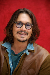 Johnny Depp - Rango press conference portraits by Vera Anderson (Los Angeles, February 14, 2011) - 2xHQ Wd96gi21