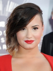 Demi Lovato - At the MTV Video Music Awards, August 24, 2014 - 112xHQ WdXekHNC