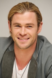 Chris Hemsworth - The Avengers press conference portraits by Vera Anderson (Beverly Hills, April 13, 2012) - 8xHQ XfuIdqiS