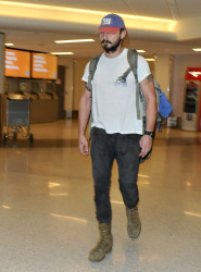Shia LaBeouf - Arriving at LAX airport in Los Angeles - January 31, 2015 - 16xHQ Y4ZFEjd0
