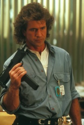Mel Gibson - Mel Gibson, Danny Glover, Joe Pesci, Rene Russo - Постеры и промо к фильму "Lethal Weapon 3 (Смертельное оружие 3)", 1992 (26xHQ) YFnra02c