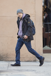 Jesse Eisenberg - seen running errands in the West Village, NYC on April 2, 2015 - 5xHQ YHPC8HIO