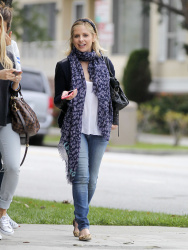 Sarah Michelle Gellar - out and about in Brentwood, 30 января 2015 (28xHQ) YXslwzRj