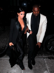 Kim Kardashian and Kanye West - In New York, 8 января 2015 (42xHQ) ZKOfFGEr