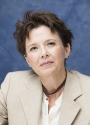 Annette Bening - "Mother and Child" press conference portraits by Armando Gallo (Los Angeles, April 19, 2010) - 10xHQ Zvs3qEYe