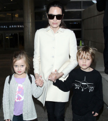 Angelina Jolie - LAX Airport - February 11, 2015 (185xHQ) AA0OZrsZ