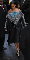 Kanye West - Rihanna - arriving at Kanye West's fashion show in New York City - February 12, 2015 (11xHQ) Aix0wkct