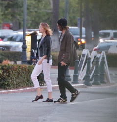 Andrew Garfield - Emma Stone and Andrew Garfield - out for dinner in Los Angeles - June 2, 2015 - 15xHQ Ak01VAyp