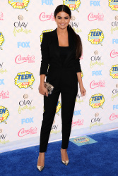 Selena Gomez - At the FOX's 2014 Teen Choice Awards, August 10, 2014 - 393xHQ Axj7yhyI