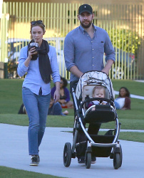 Emily Blunt - and husband John Krasinski take their daughter Hazel out for lunch and a stroll in Los Angeles, California with her baby girl Hazel on January 24, 2015 - 22xHQ BrcpiDkU