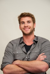 Liam Hemsworth - The Hunger Games press conference portraits by Vera Anderson (Los Angeles, March 1, 2012) - 9xHQ CKbzOo4l