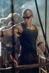 Vin Diesel, Karl Urban, David Twohy, Thandie Newton, Alexa Davalos, Colm Feore, Judi Dench - Промо стиль и постеры к фильму "The Chronicles of Riddick (Хроники Риддика)", 2004 (105xHQ) CwGn4Cy1