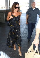 Виктория Бекхэм (Victoria Beckham) Arriving at LAX Airport, 31.07.2016 - 28xHQ Cz1whvFt
