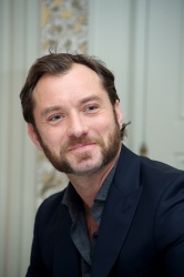 Jude Law - Rise of the Guardians Press Conference Portraits by Vera Anderson (November 10, 2012) - 14xHQ DBI02Vds