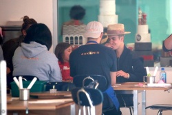 Justin Bieber - Seen out with Jazmyn in Los Angeles, California (2015.04.23) - 24xHQ DmRxbJ4Y