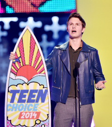 Ansel Elgort - FOX's 2014 Teen Choice Awards in Los Angeles (2014.08.10) - 8xHQ EWGLg7N0