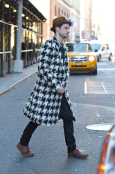 Sienna Miller and Tom Sturridge - seen out in Soho after lunch at Balthazar in New York, 13 января 2015 (8xHQ) FmPQ5ps1