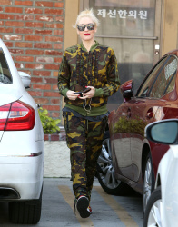 Gwen Stefani - Out and about in LA, 19 января 2015 (24xHQ) GVMiQluR