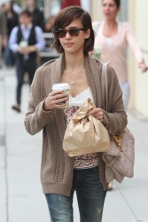 Jessica Alba - shopping in Beverly Hills (2010.02.19) - 18xHQ GkGtFVLV