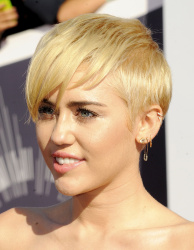 Miley Cyrus - 2014 MTV Video Music Awards in Los Angeles, August 24, 2014 - 350xHQ Gxxx1JHZ