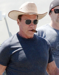 Arnold Schwarzenegger - seen out in Los Angeles - April 18, 2015 - 72xHQ HK4KbFuu
