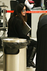 Holly Marie Combs - Shannen Doherty и Holly Marie Combs - arriving in Sydney, 26 марта 2014 (50xHQ) HROPISex
