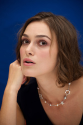 Keira Knightley - A Dangerous Method press conference portraits by Vera Anderson (Toronto, September 11, 2011) - 9xHQ Hb4l1ABb