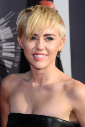 Miley Cyrus - 2014 MTV Video Music Awards in Los Angeles, August 24, 2014 - 350xHQ HqJEl9DM